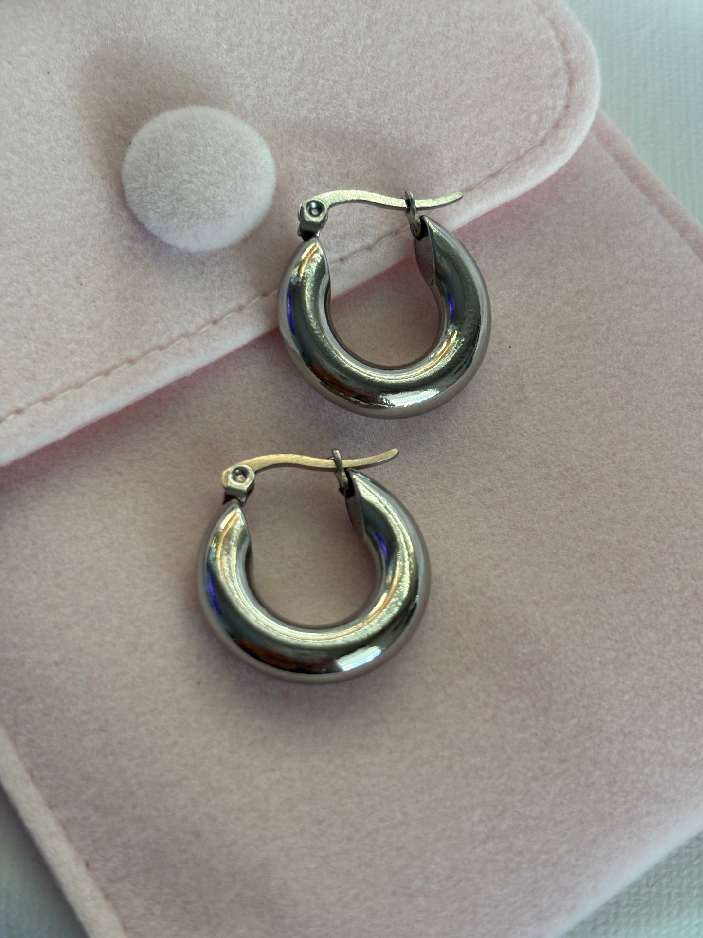 Zuri hoops