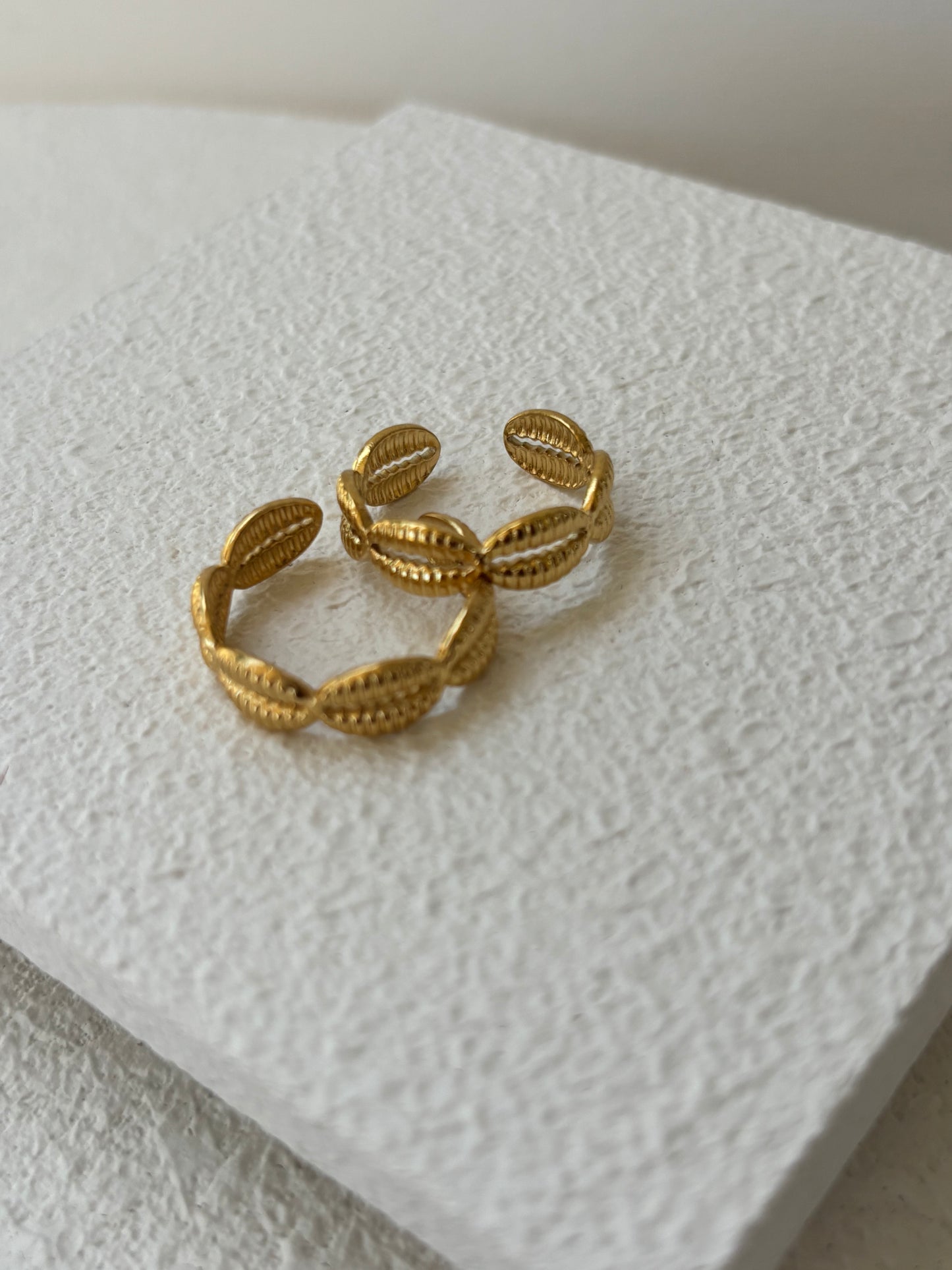 š Carolina ā Sortija
(acero inoxidable 304, baƱo en oro 18K)