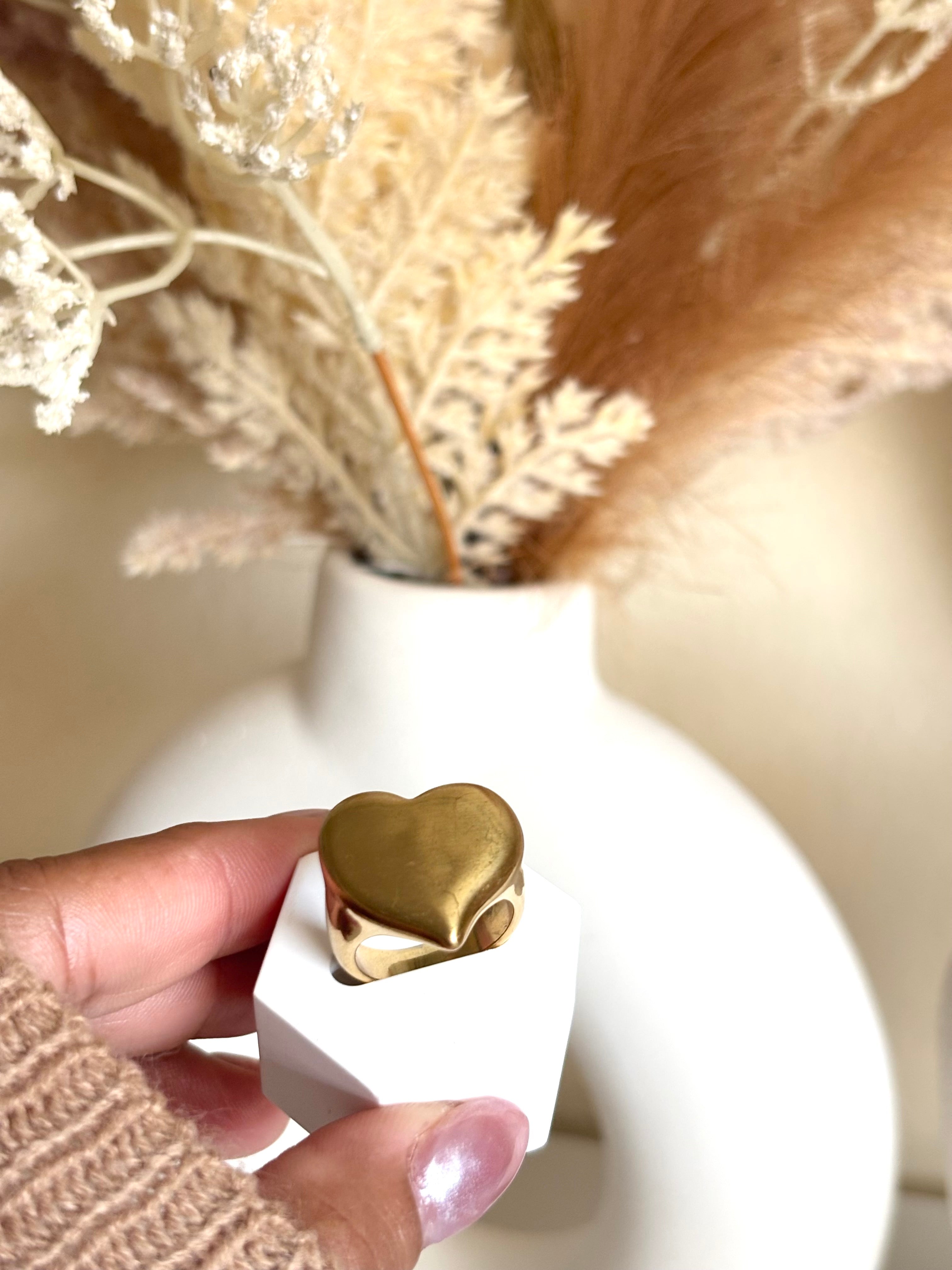 Amore rings