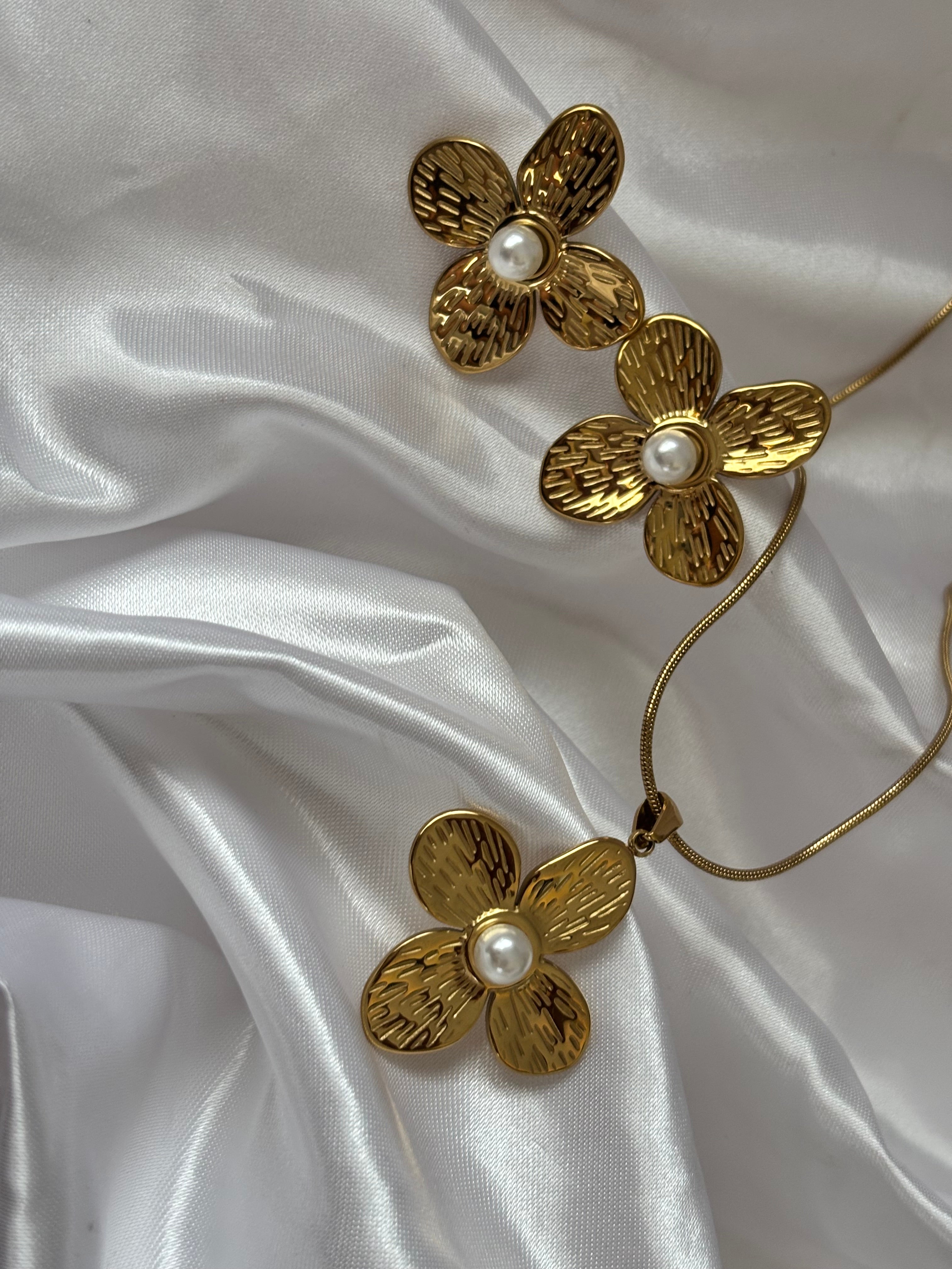 🌸 Flor de Luz – Set de Collar y Aretes