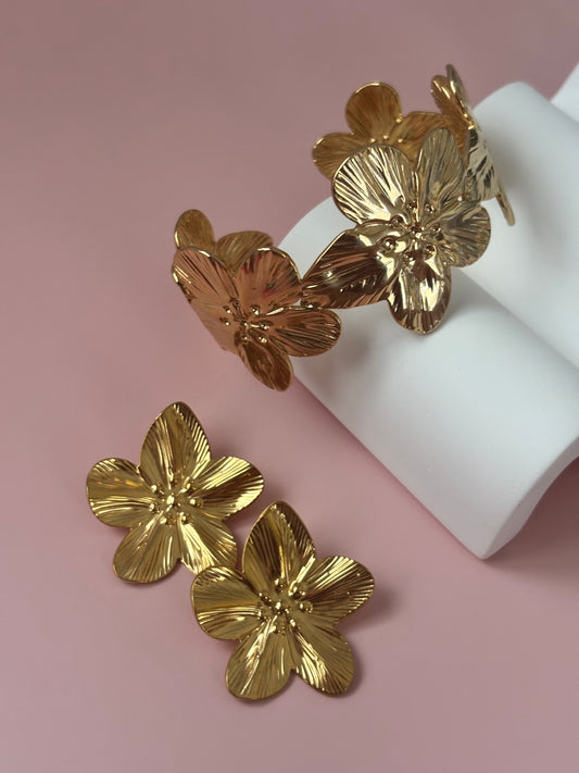 elegante: Eterna Flor – Set pulsera con aretes.