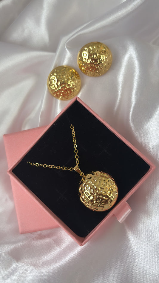 ✨ Set Dorado Martillado – Collar & Pantallas