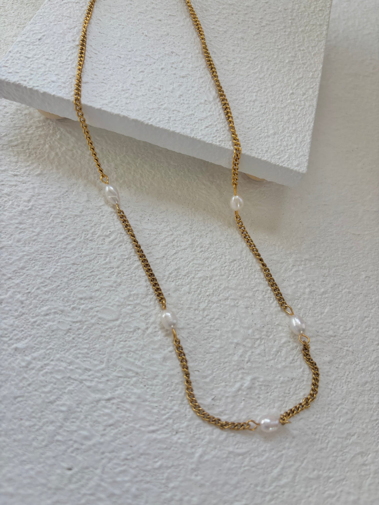 Blanca – Collar de Perlitas en Acero Inoxidable 316 Chapado en Oro