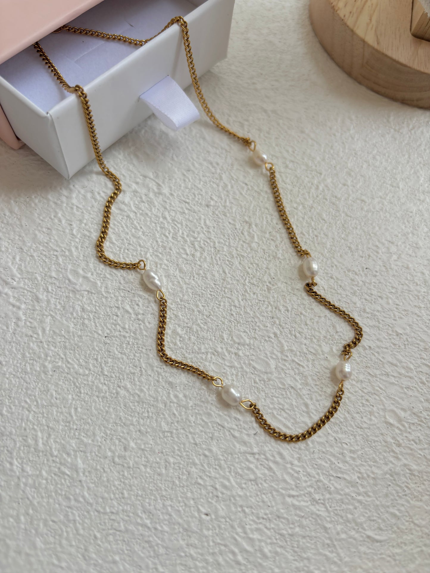 Blanca – Collar de Perlitas en Acero Inoxidable 316 Chapado en Oro