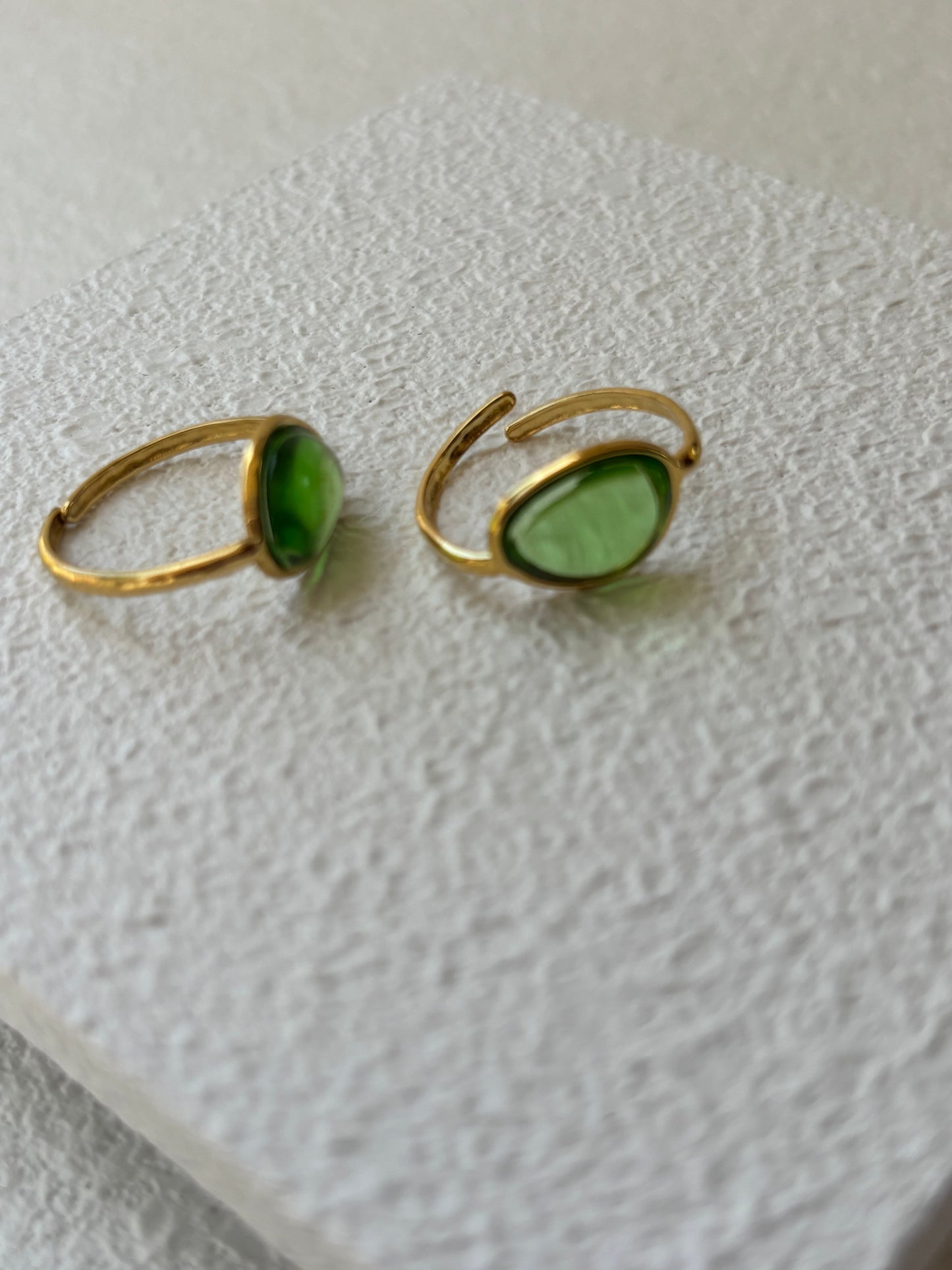 💚 Esmeralda – Sortija
(acero inoxidable 304, baño en oro 18K)