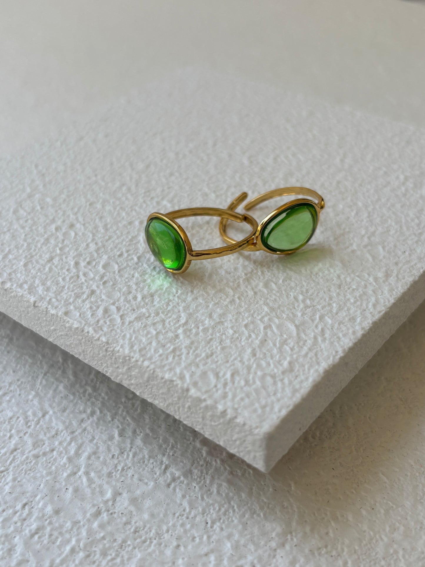 💚 Esmeralda – Sortija
(acero inoxidable 304, baño en oro 18K)