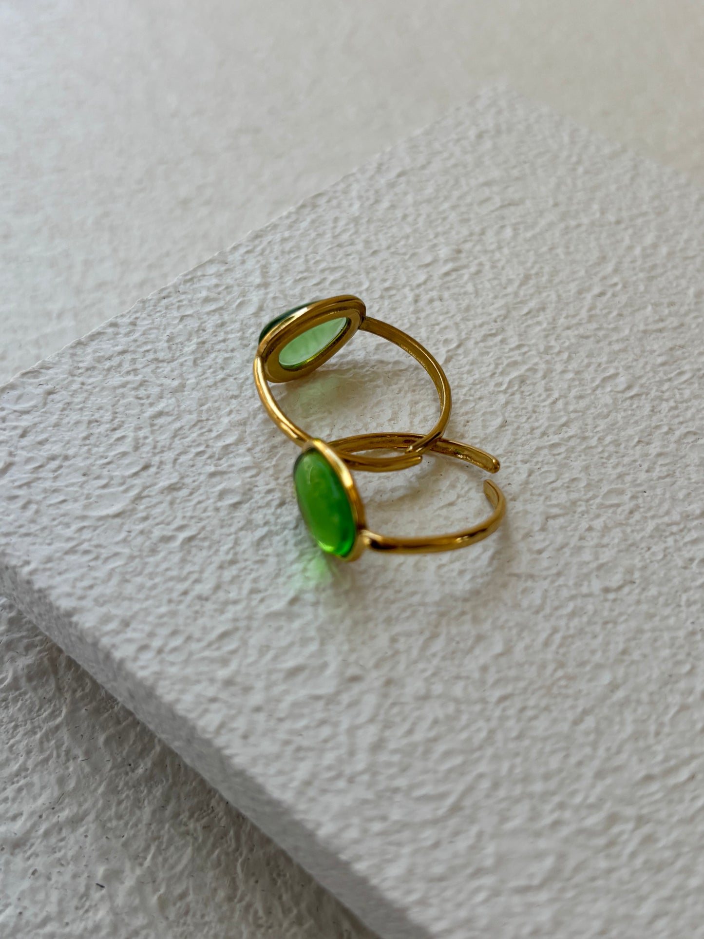 💚 Esmeralda – Sortija
(acero inoxidable 304, baño en oro 18K)