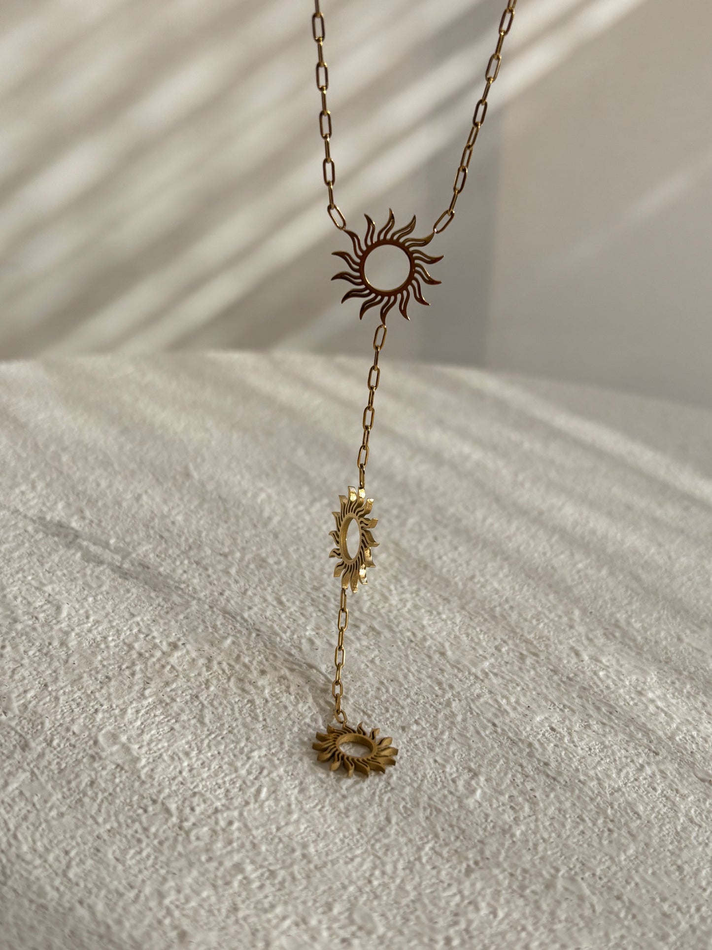 Trisolar-Collar Largo / Acero Inoxidable 304 / Baño en Oro 18K