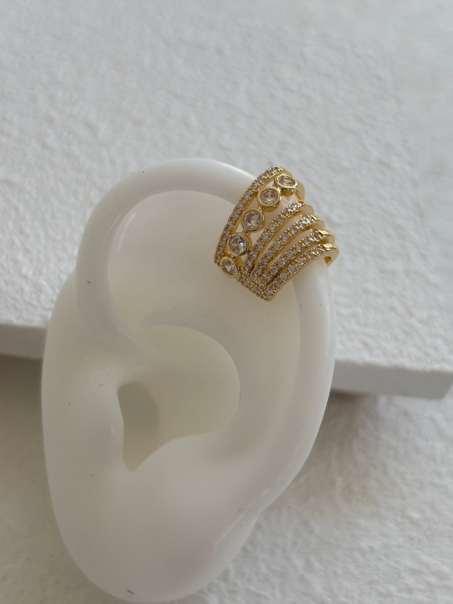 Lúmina – Ear Cuff / Acero Titanium / Baño en Oro 18K